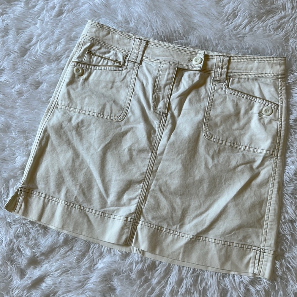 White House Black Market of white mini skirt